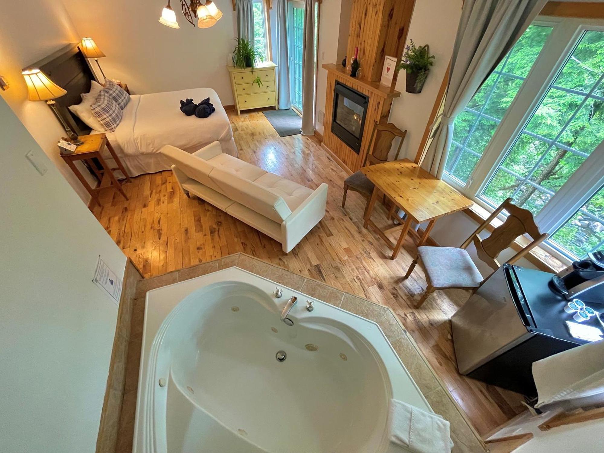 Auberge Spa & Beaux Reves Sainte-Adele Exterior photo
